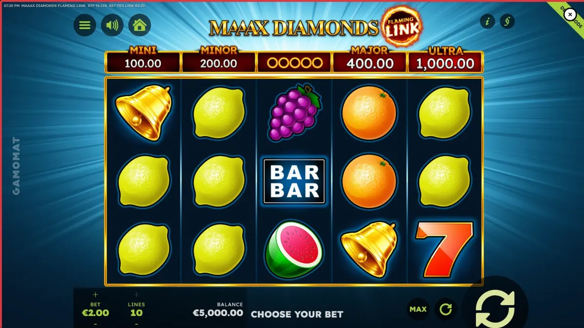Tampilan layar mesin slot Maaax Diamonds Flaming Link dengan simbol buah dan berlian menyala